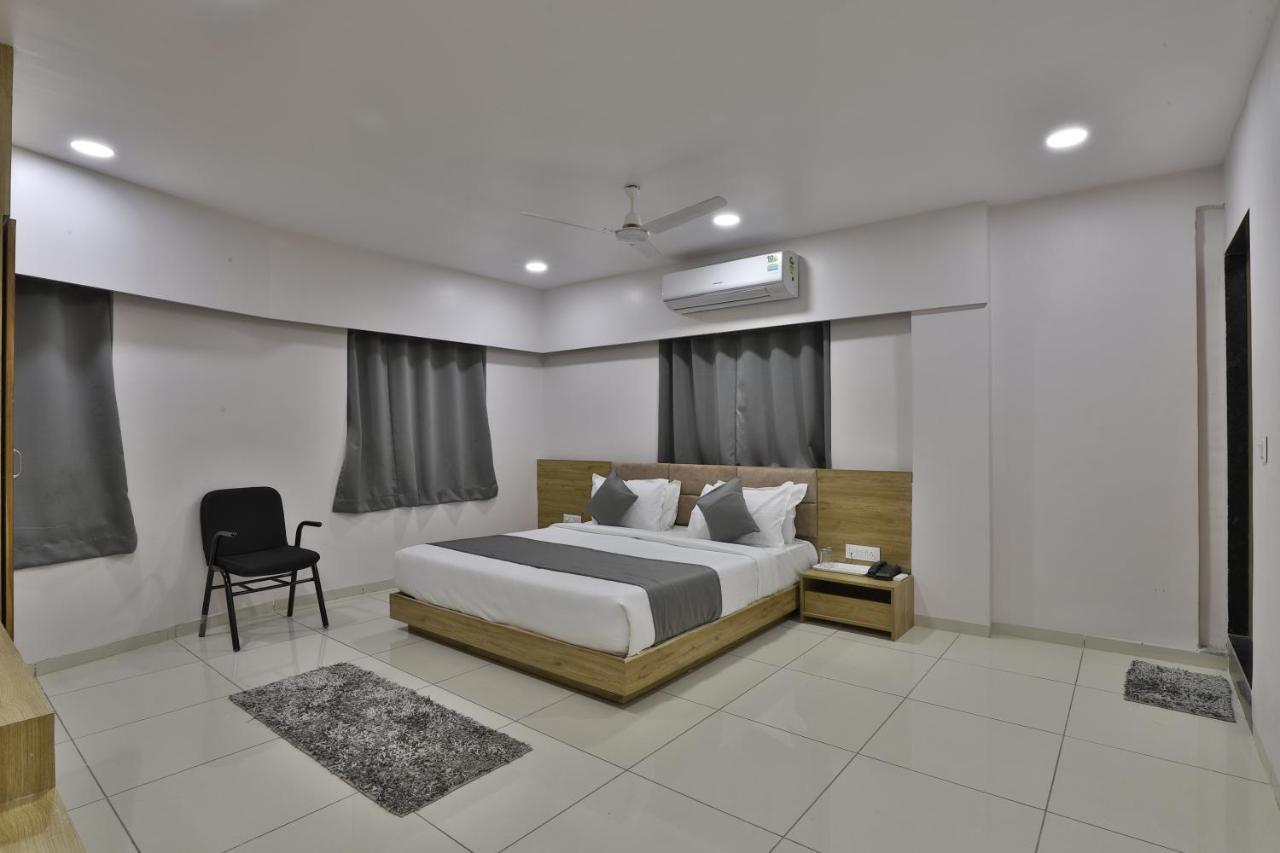 Hotel Monville Group Vadodara Kültér fotó
