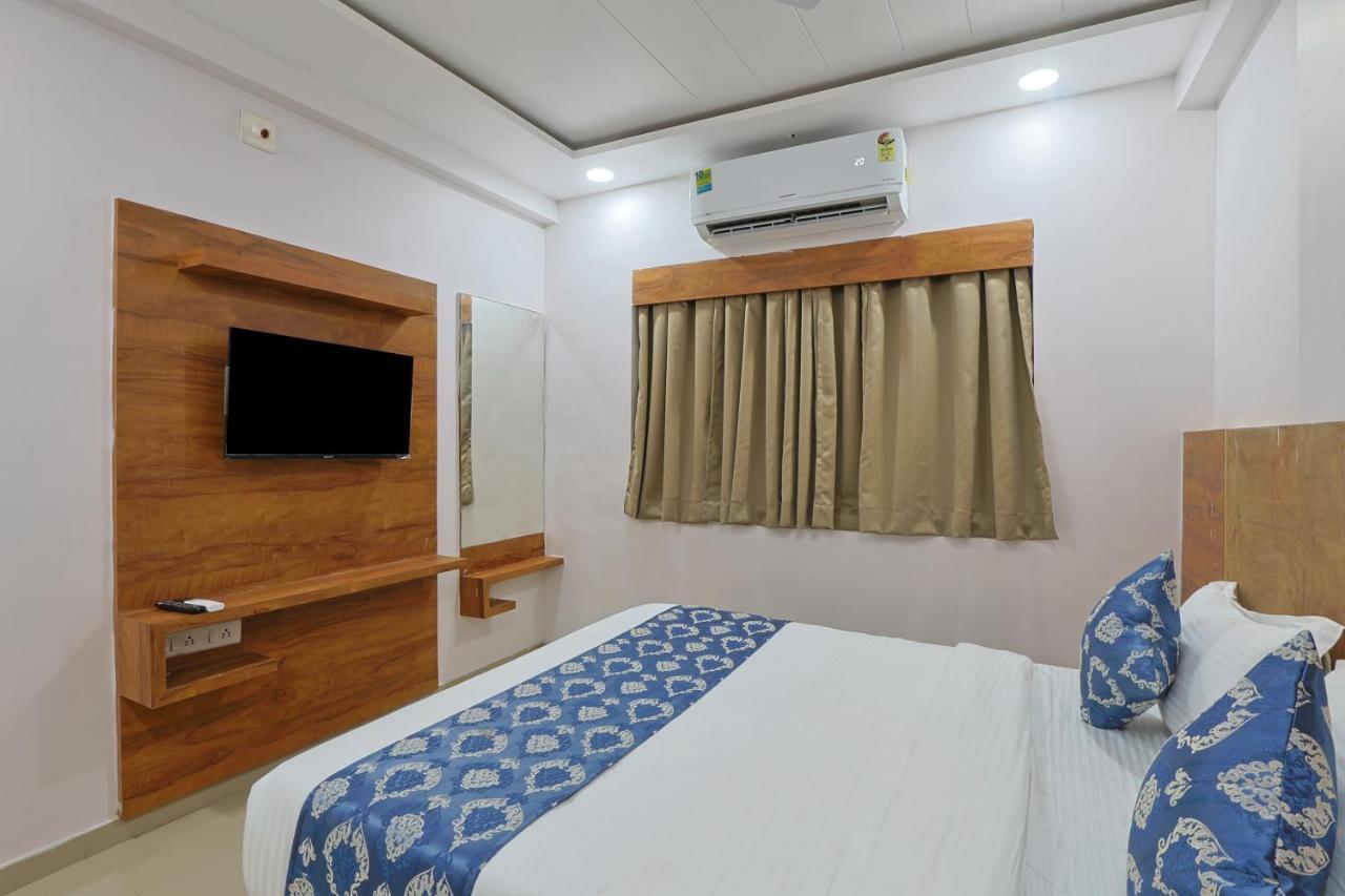 Hotel Monville Group Vadodara Kültér fotó