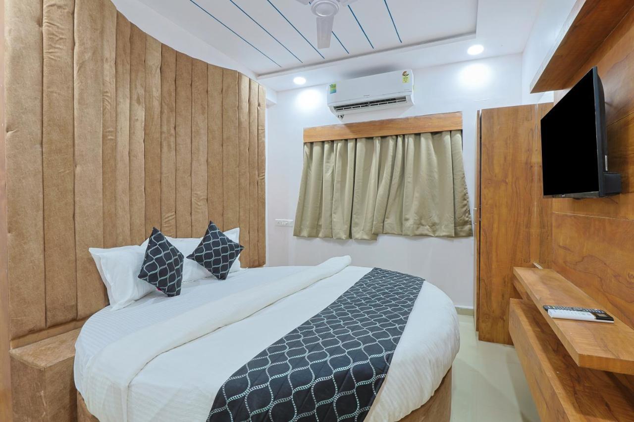 Hotel Monville Group Vadodara Kültér fotó