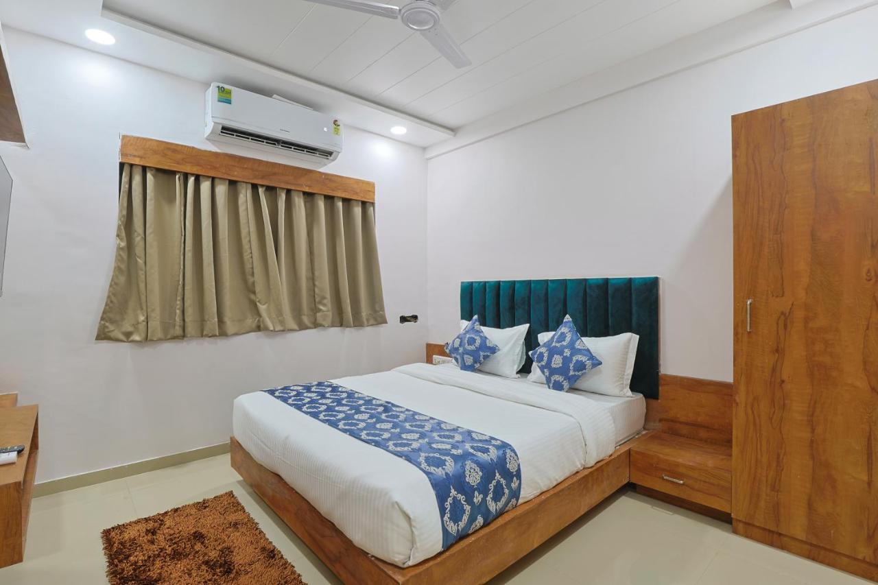 Hotel Monville Group Vadodara Kültér fotó