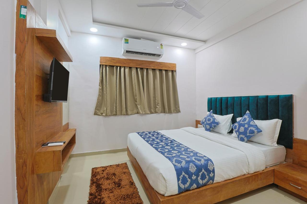 Hotel Monville Group Vadodara Kültér fotó