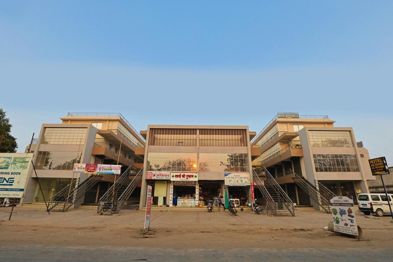 Hotel Monville Group Vadodara Kültér fotó